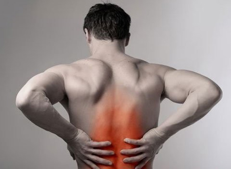 Đau lưng giữa (đau giữa lưng) là dấu hiệu bệnh gì?