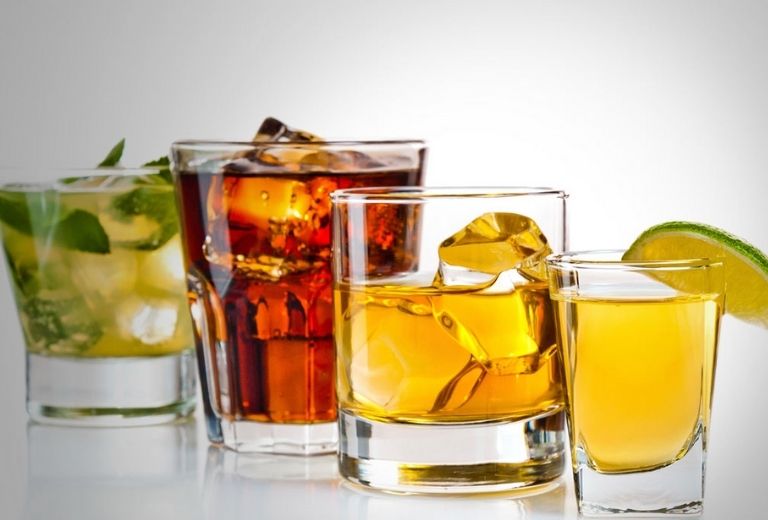 Sử dụng rượu, bia làm tăng nguy cơ các bệnh liên quan đến xương khớp