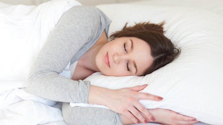 Ngủ đủ giấc, nghỉ ngơi hợp lý sau khi hoạt động giúp xương khớp hoạt động tốt hơn