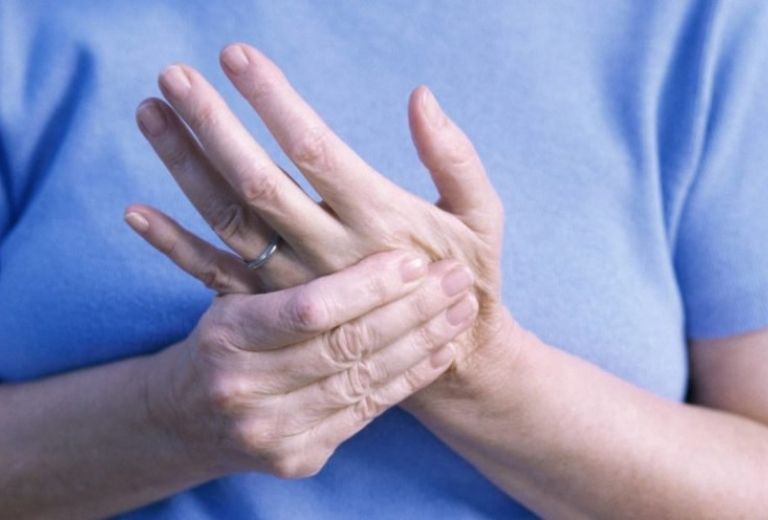 Thoái hóa khớp tay: khớp cổ tay, ngón tay và những điều cần biết (Chi tiết)