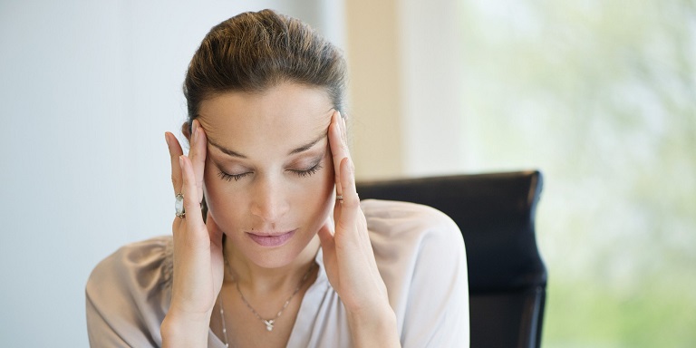 Thoái hóa đốt sống cổ gây đau đầu có thể gây ra các biến chứng nguy hiểm
