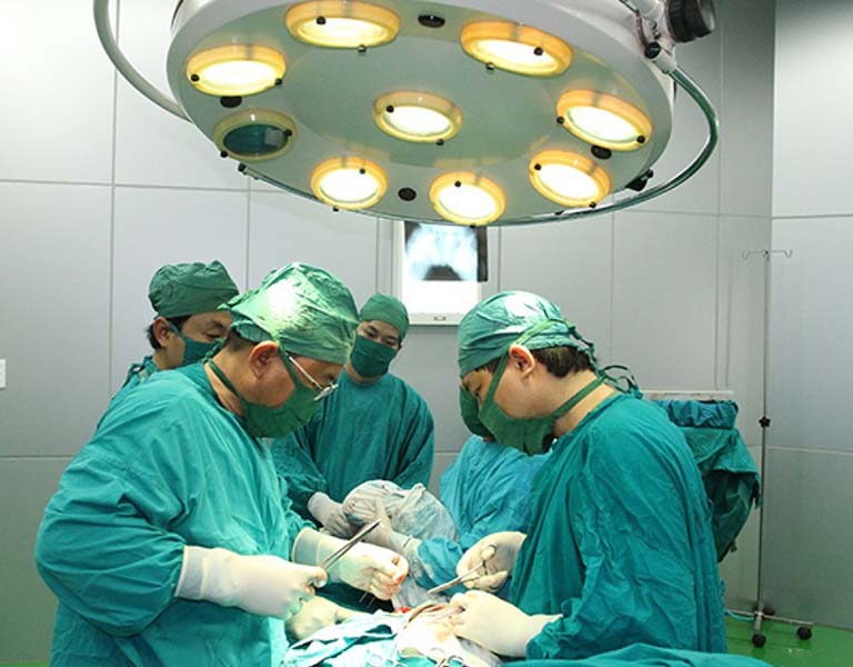 Phẫu thuật là biện pháp được chỉ định với bệnh nhân nặng