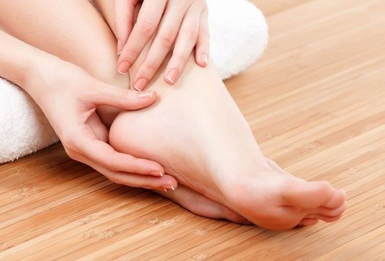 Thoái hóa khớp chân: Đau khớp cổ chân chớ nên xem thường