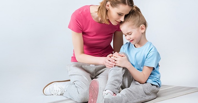 Viêm khớp gối ở trẻ em ảnh hưởng đến sức khỏe, khả năng đi lại của trẻ