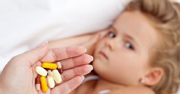 Bố mẹ cần hết sức lưu ý khi cho trẻ uống các loại thuốc Tây y