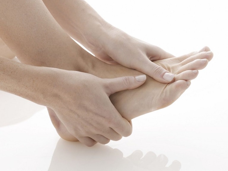 Khớp ngón chân bị đau có thể là biểu hiện của một bệnh lý xương khớp nguy hiểm.