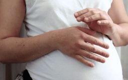 Đau khớp ngón tay ở bà bầu là bệnh lý thường gặp ở các chị em khi mang thai