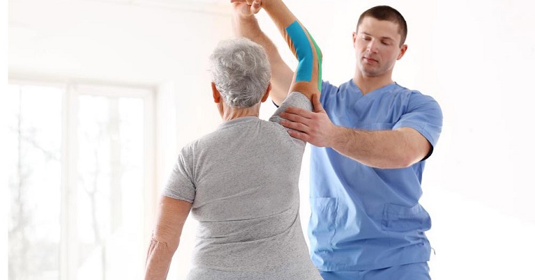 Vật lý trị liệu chữa đau khớp tay tại nhà cải thiện triệu chứng