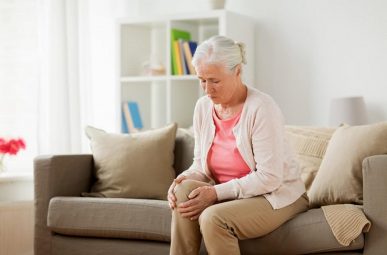 Top 9 cách chữa đau khớp gối ở người già tại nhà hiệu quả nhất