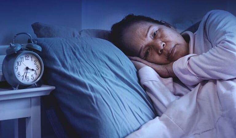 Viêm đa khớp khiến người bệnh bị mất ngủ