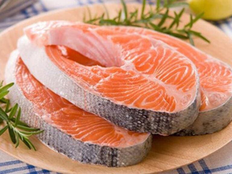 Cá hồi có chứa nhiều omega 3 tốt cho sức khỏe đặc biệt là xương khớp